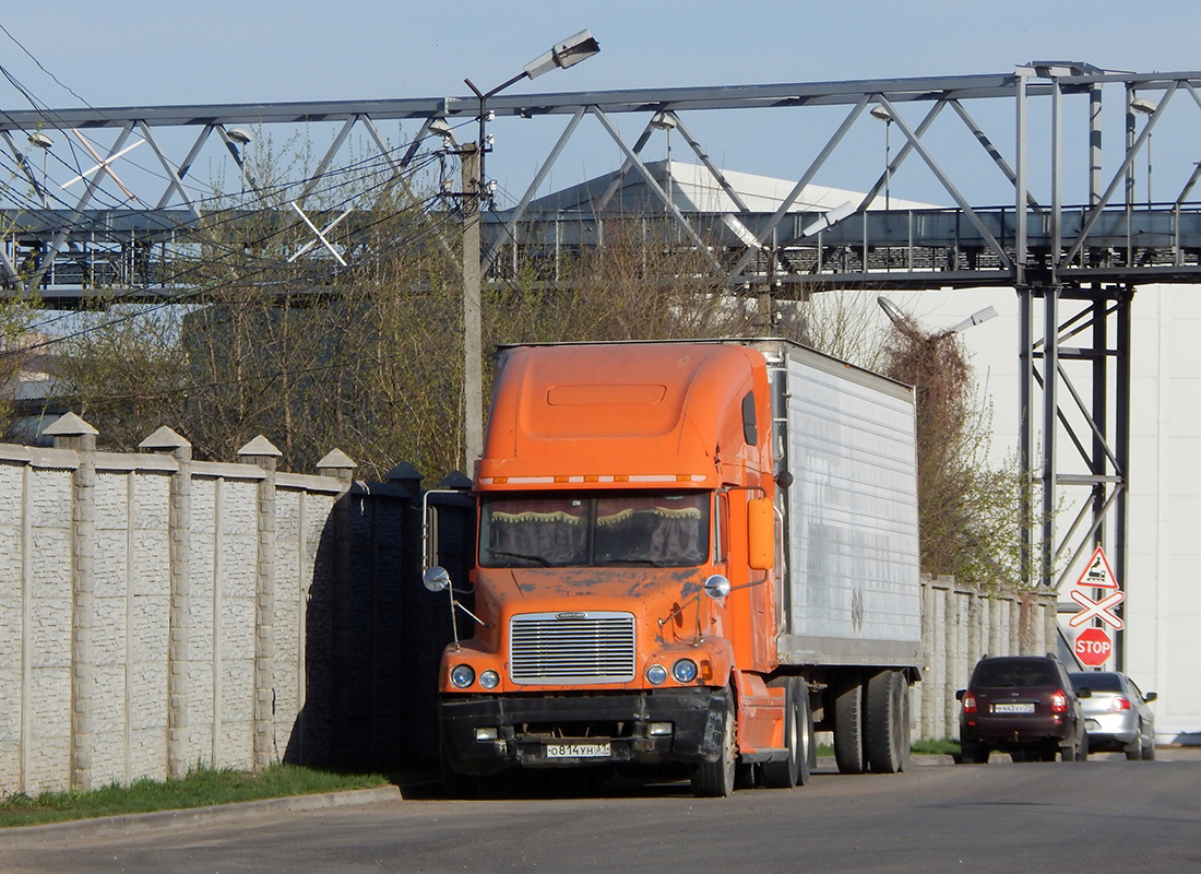 Белгородская область, № О 814 УН 31 — Freightliner Century Class