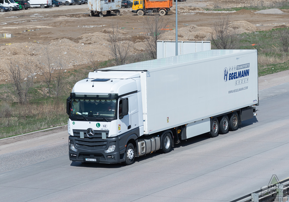 Карагандинская область, № 842 AV 09 — Mercedes-Benz Actros ('2011) 1845