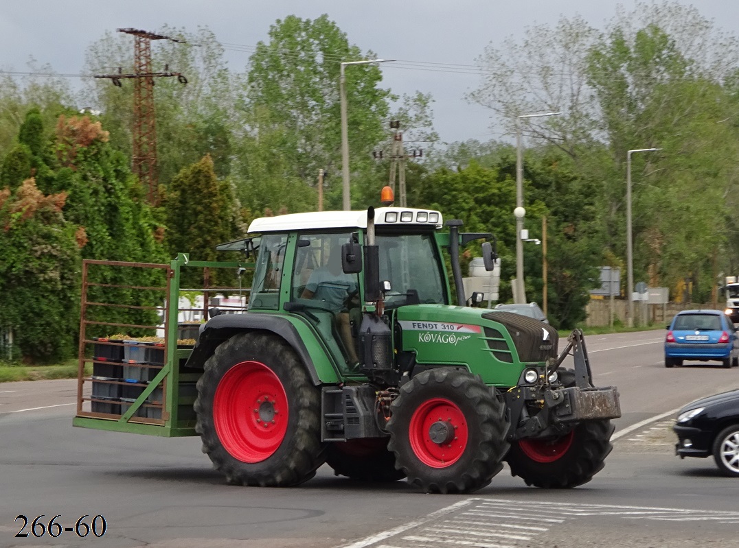 Венгрия, № MZK-989 — Fendt (общая модель); Венгрия — Сбор винограда в Венгрии; Венгрия — Трактора с навесным оборудованием для транспортировки ящиков