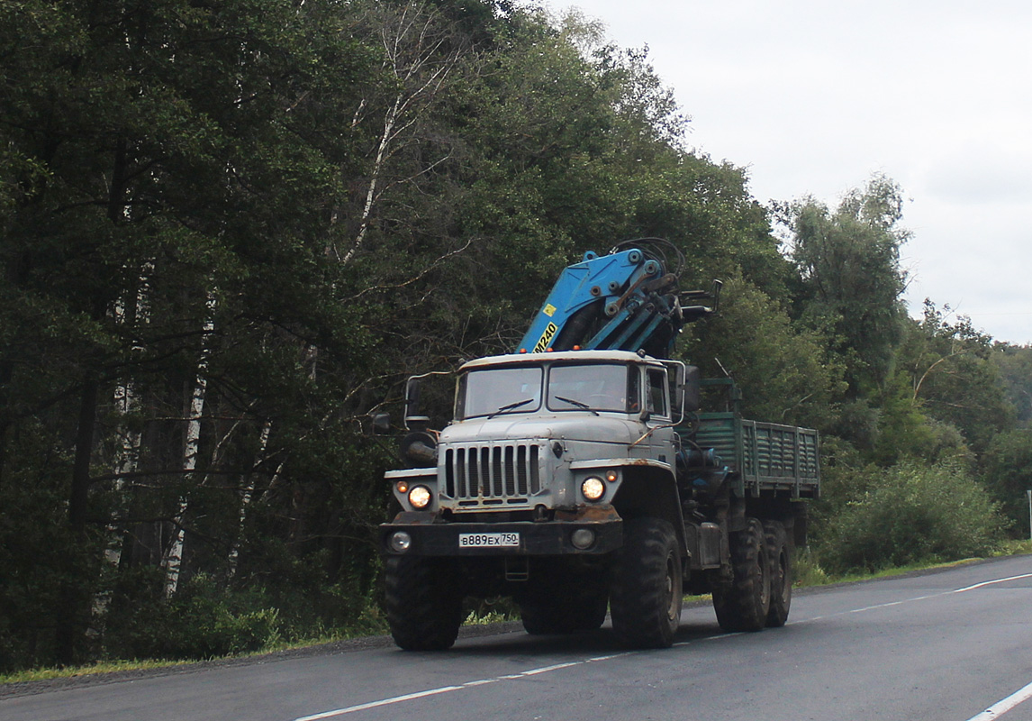 Московская область, № В 889 ЕХ 750 — Урал-4320-40