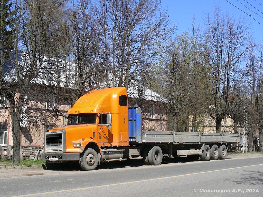 Ивановская область, № М 443 ВУ 37 — Freightliner FLD 120 SD