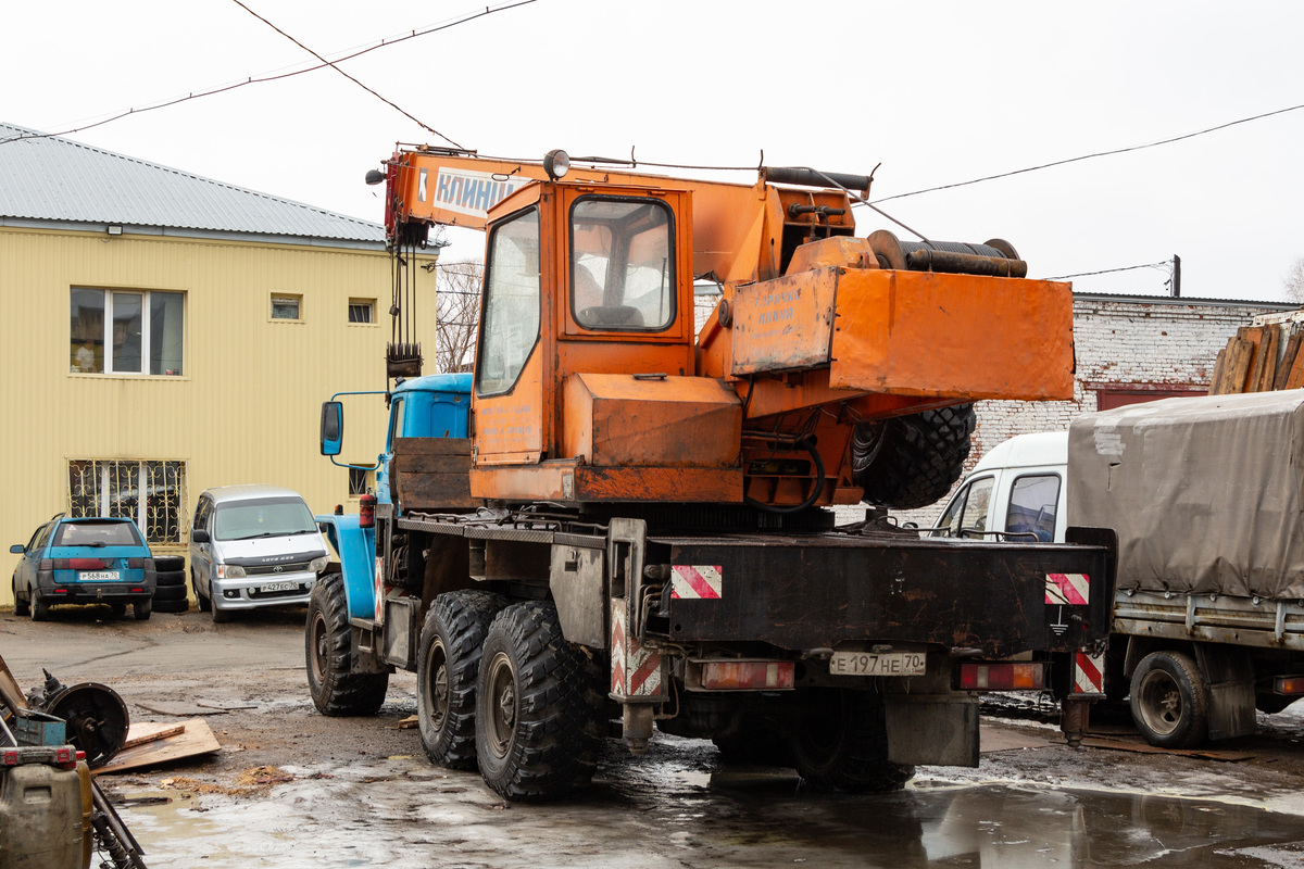 Томская область, № Е 197 НЕ 70 — Урал-5557-40