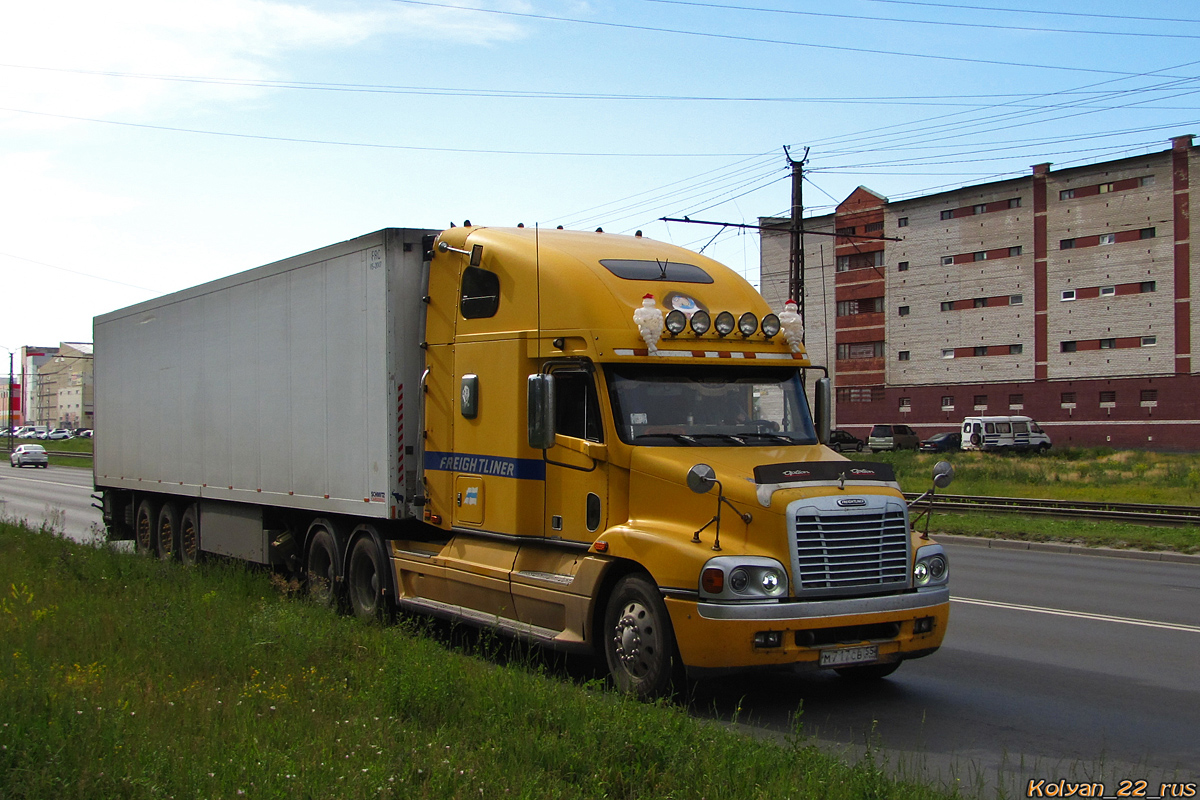 Омская область, № М 717 СВ 55 — Freightliner Century Class