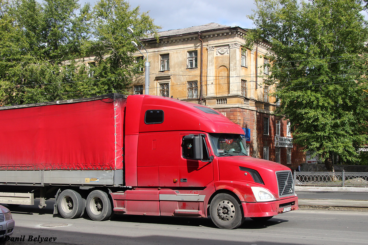 Свердловская область, № Т 132 ТМ 96 — Volvo VNL670