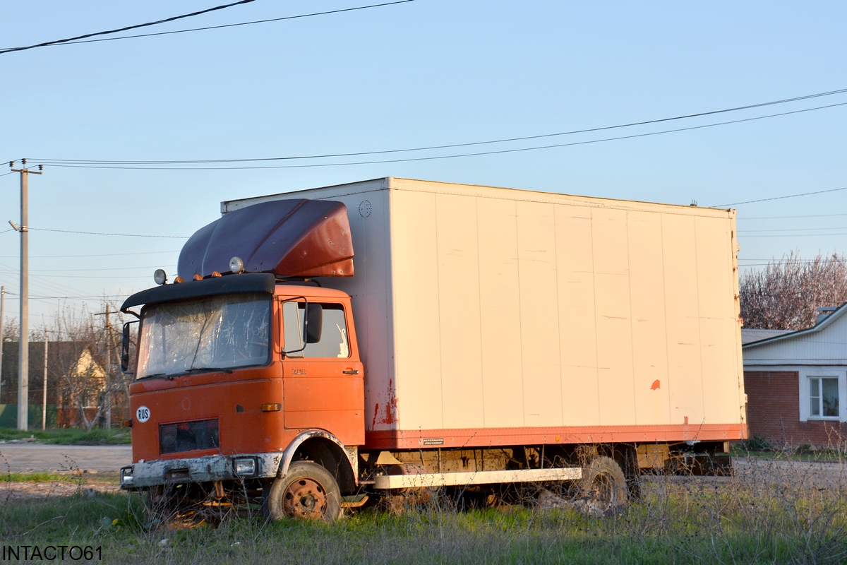 Ростовская область, № Т 604 РЕ 161 — Mercedes-Benz LP (общ. мод.)