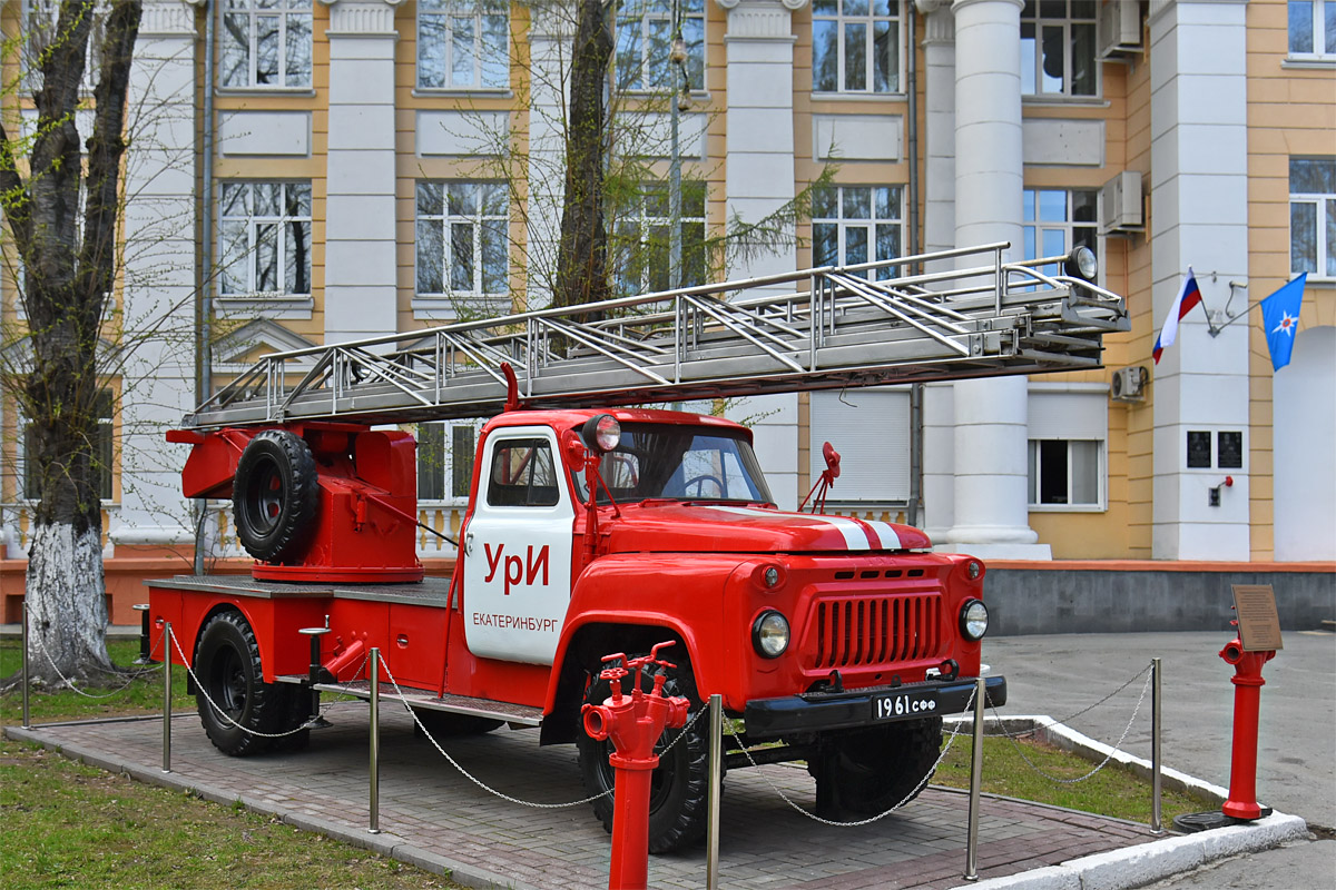 Свердловская область, № 19-61 СФФ — ГАЗ-52-01; Свердловская область — Автомобили на постаментах; Техника на постаментах, памятники (Свердловская область)