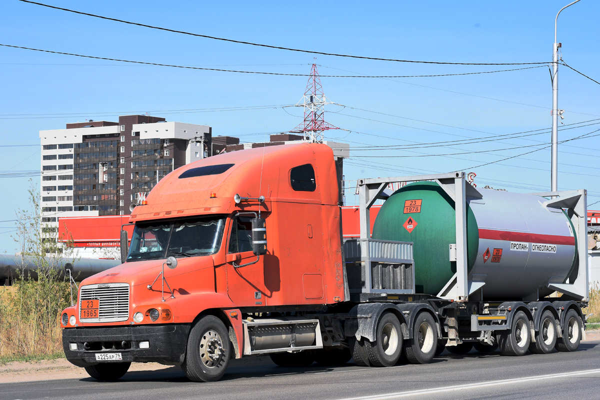 Саха (Якутия), № А 225 АР 79 — Freightliner Century Class