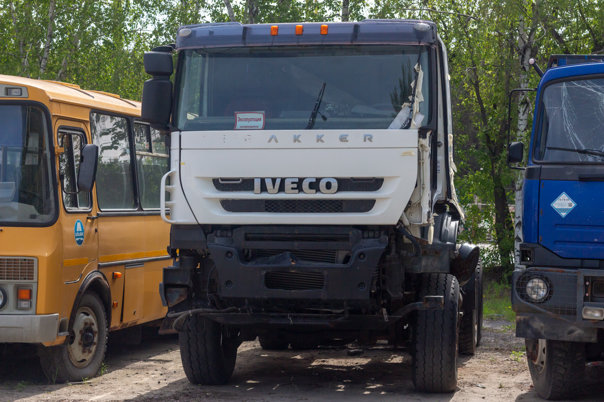 Тюменская область, № (72) Б/Н 0058 — IVECO-AMT Trakker ('2013); Тюменская область — Автомобили без номеров
