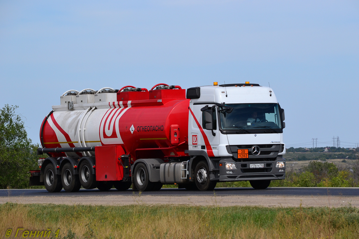 Волгоградская область, № У 176 ТН 750 — Mercedes-Benz Actros ('2009) 1844