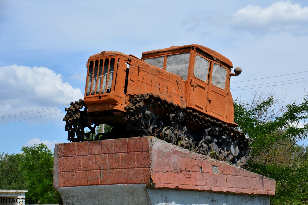 Ставропольский край, № (26) Б/Н СТ 0019 — ДТ-54 (ХТЗ); Техника на постаментах, памятники (Ставропольский край); Ставропольский край — Спецтехника на постаментах