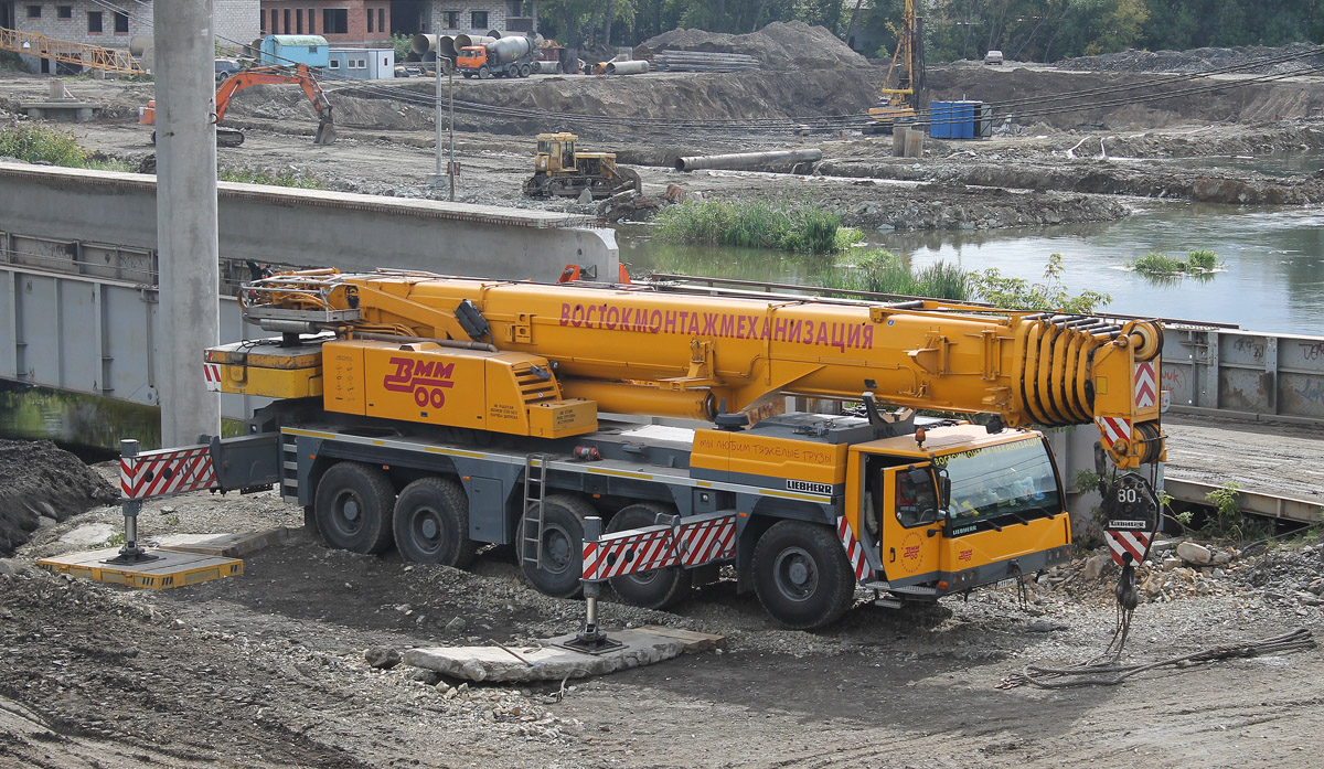 Челябинская область, № Н 111 ВМ 174 — Liebherr (общая модель)