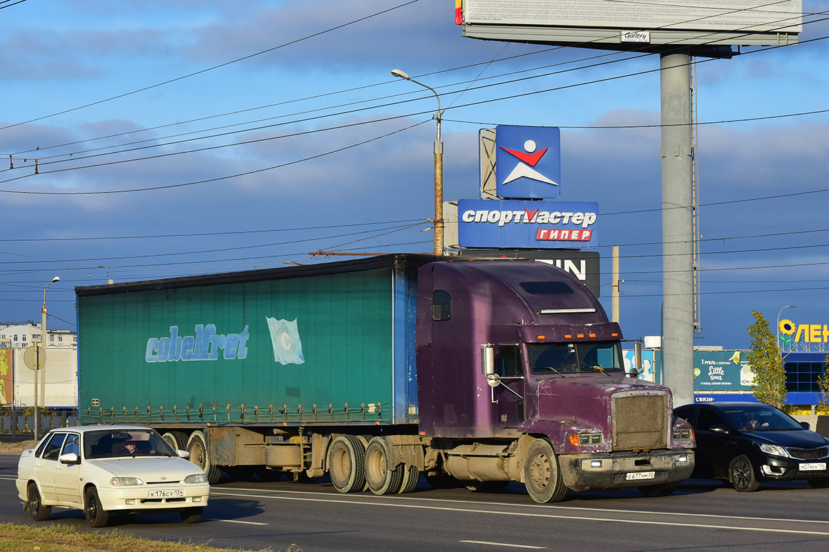 Астраханская область, № Е 677 НМ 30 — Freightliner FLD