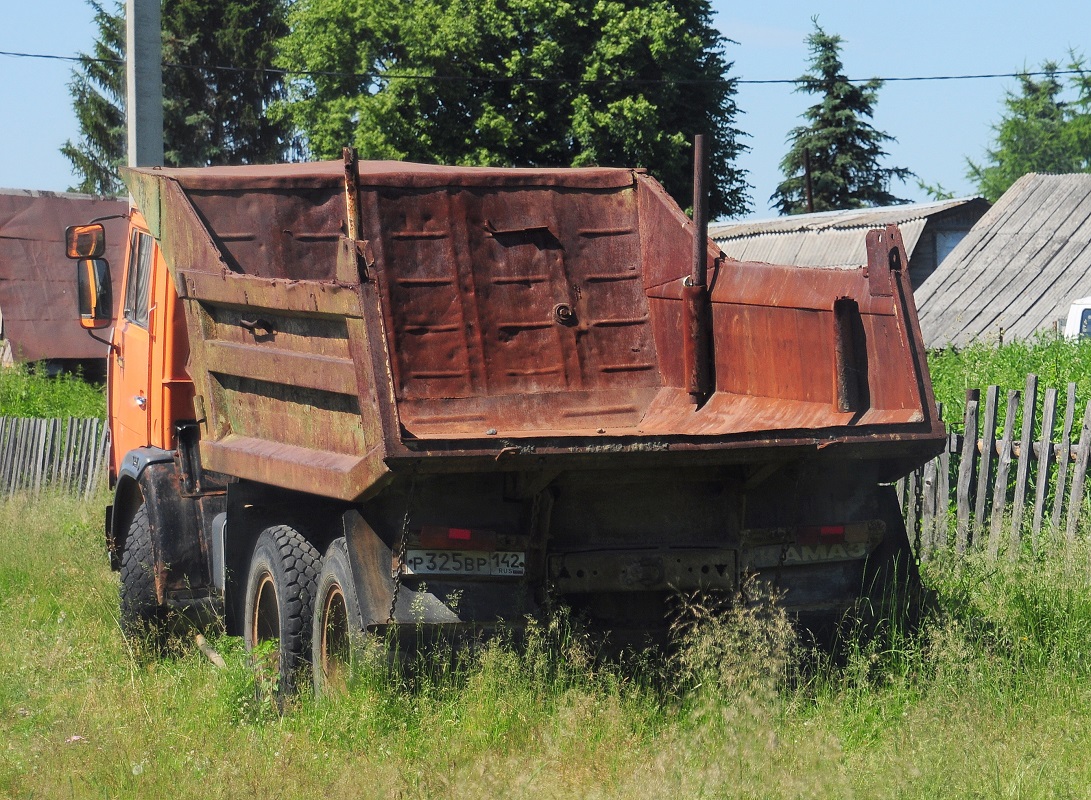 Кемеровская область, № Р 325 ВР 142 — КамАЗ-5511