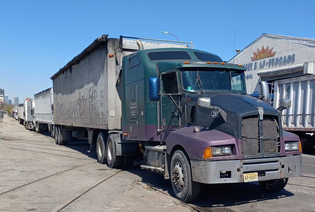 США, № 215 — Kenworth T600