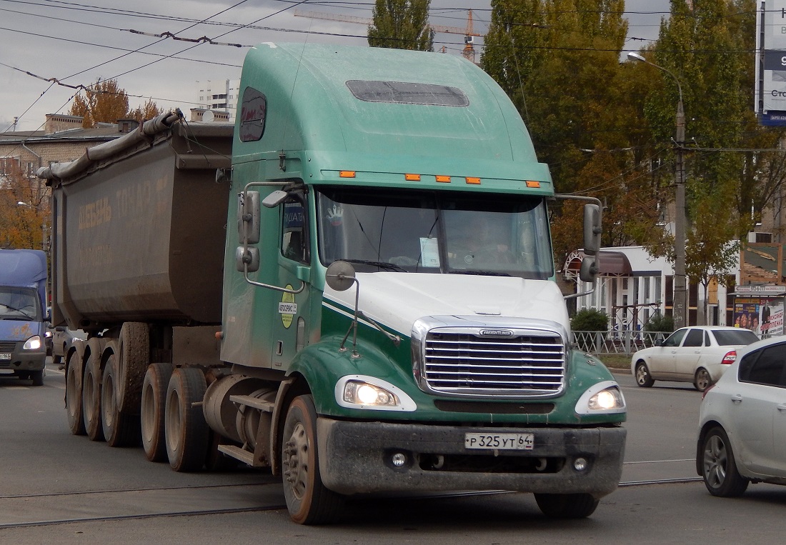 Саратовская область, № Р 325 УТ 64 — Freightliner Columbia