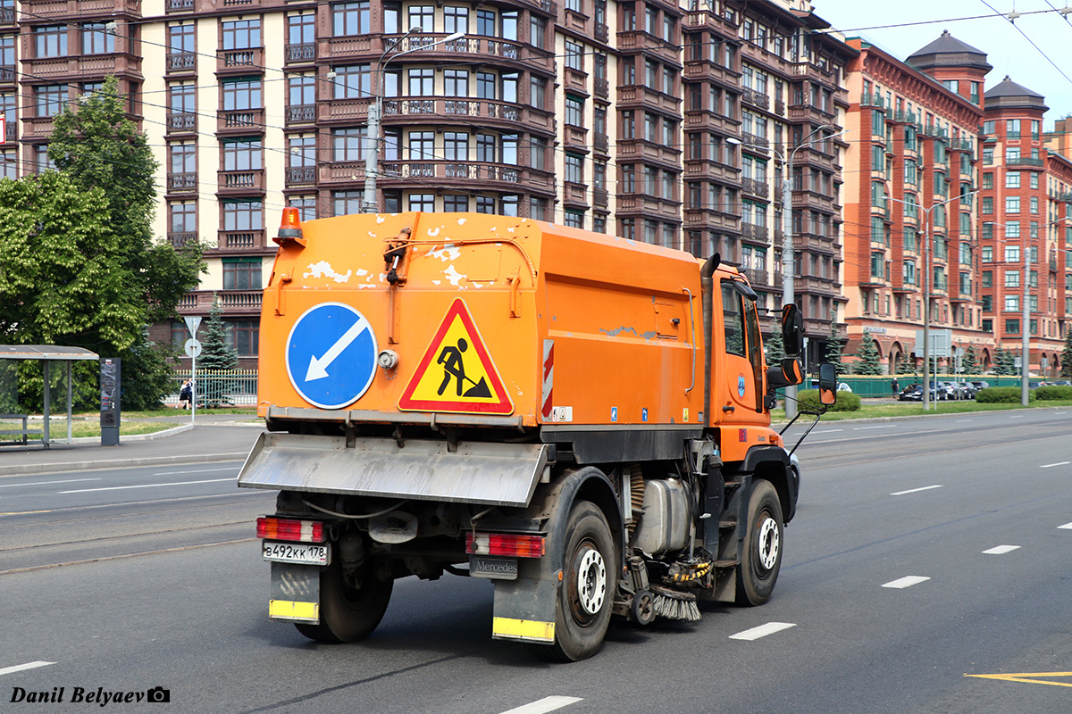 Санкт-Петербург, № 951 — Mercedes-Benz Unimog U400