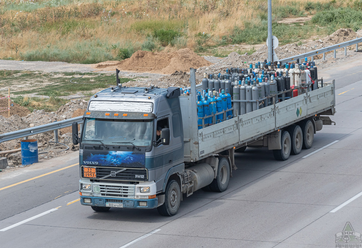 Алматинская область, № 302 AFQ 05 — Volvo ('1993) FH12.420