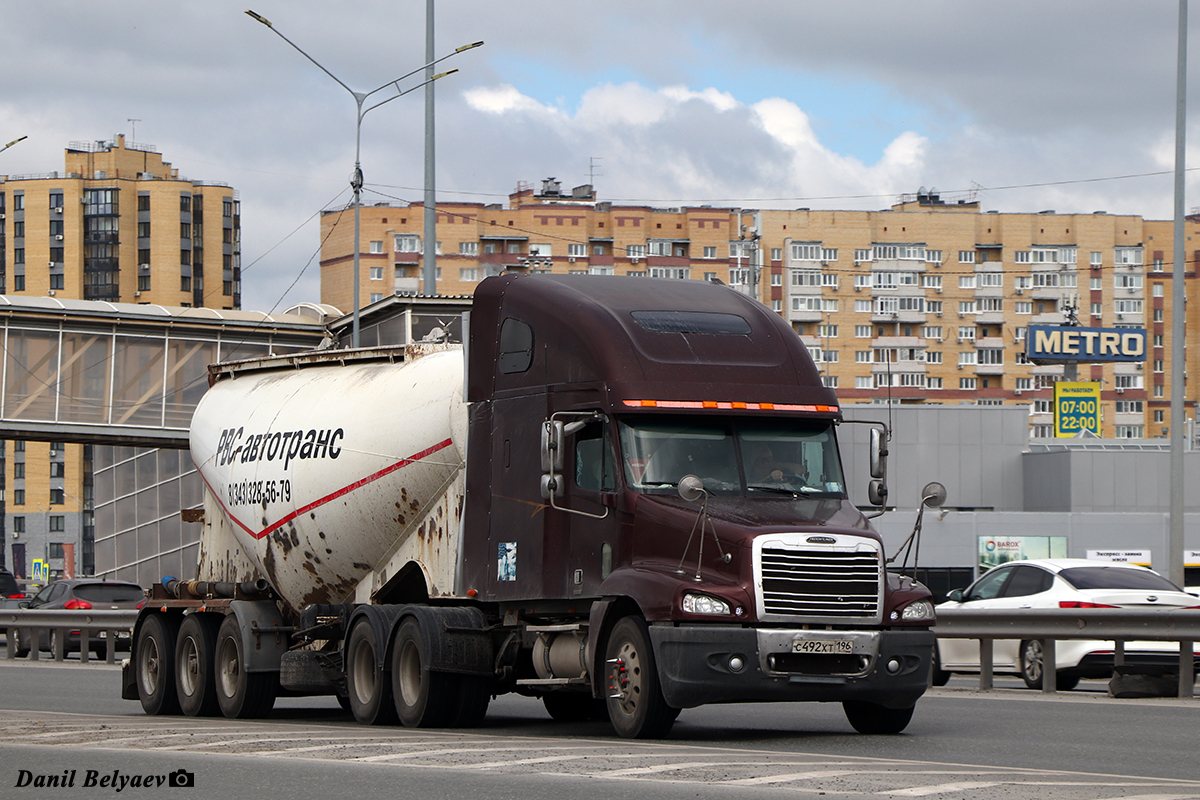 Свердловская область, № С 492 ХТ 196 — Freightliner Columbia