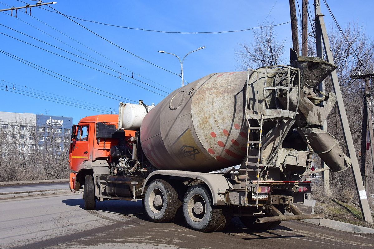 Волгоградская область, № М 046 ОС 134 — КамАЗ-6520-61