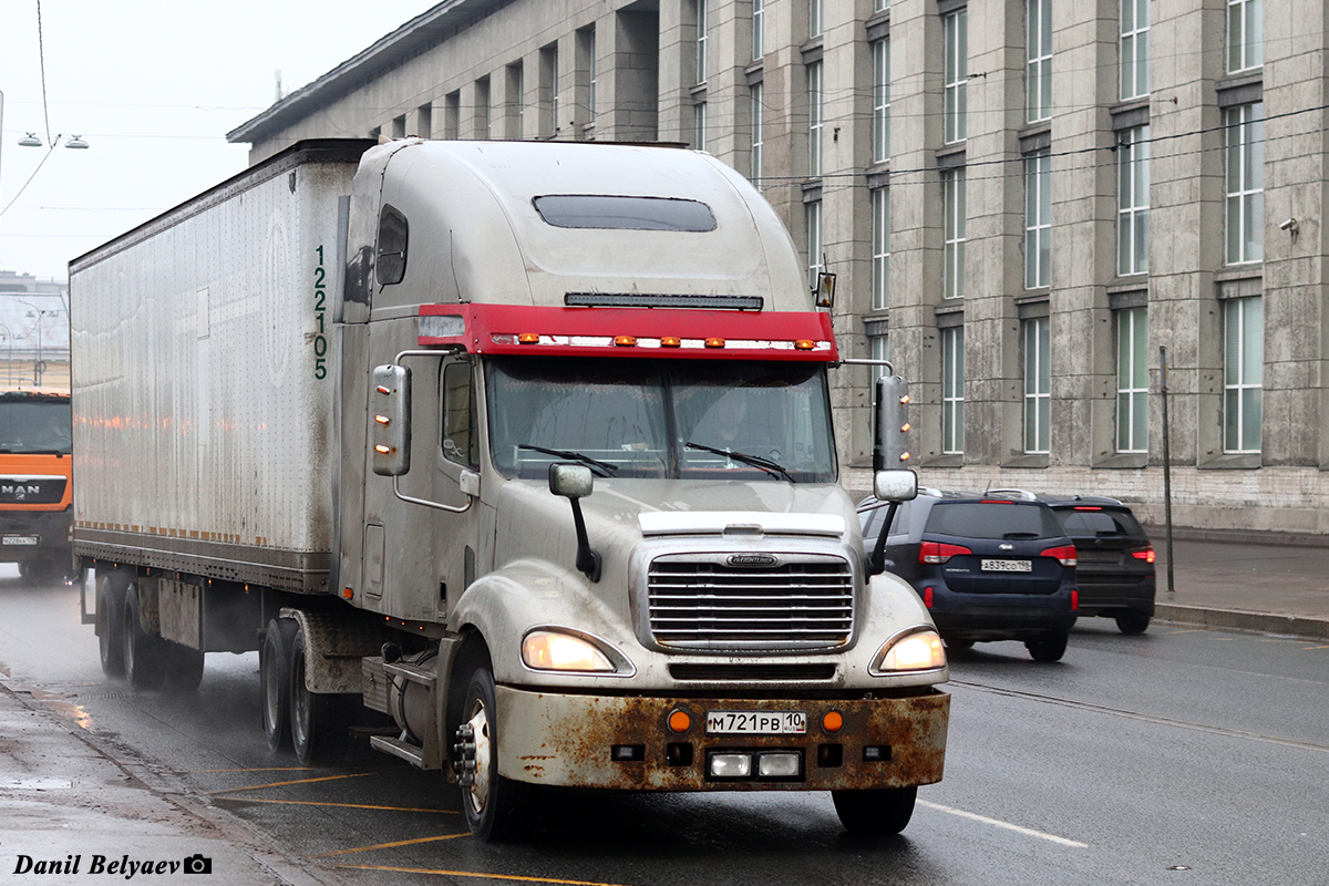 Карелия, № М 721 РВ 10 — Freightliner Columbia