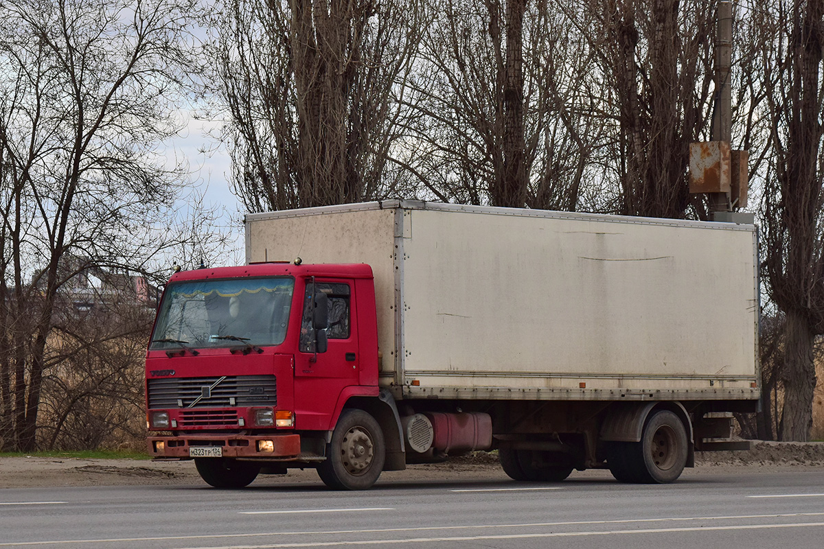 Волгоградская область, № М 323 ТР 134 — Volvo ('1987) F10