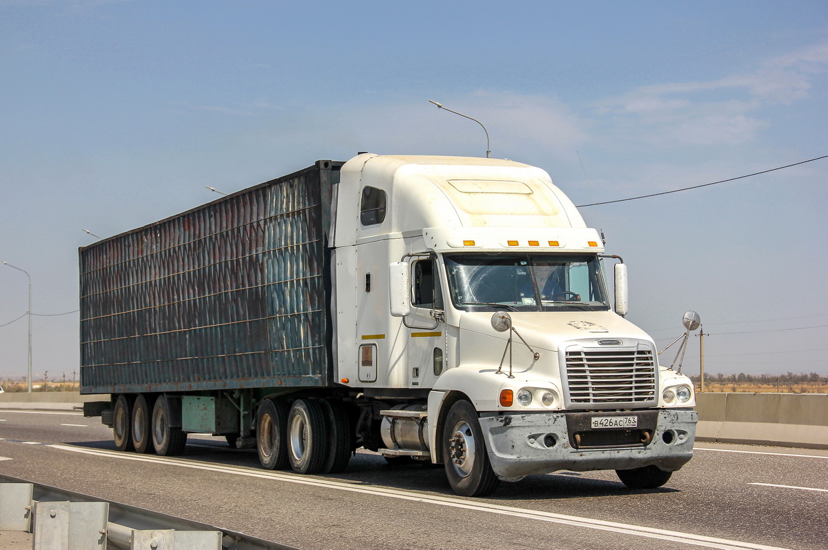 Самарская область, № В 426 АС 763 — Freightliner Century Class