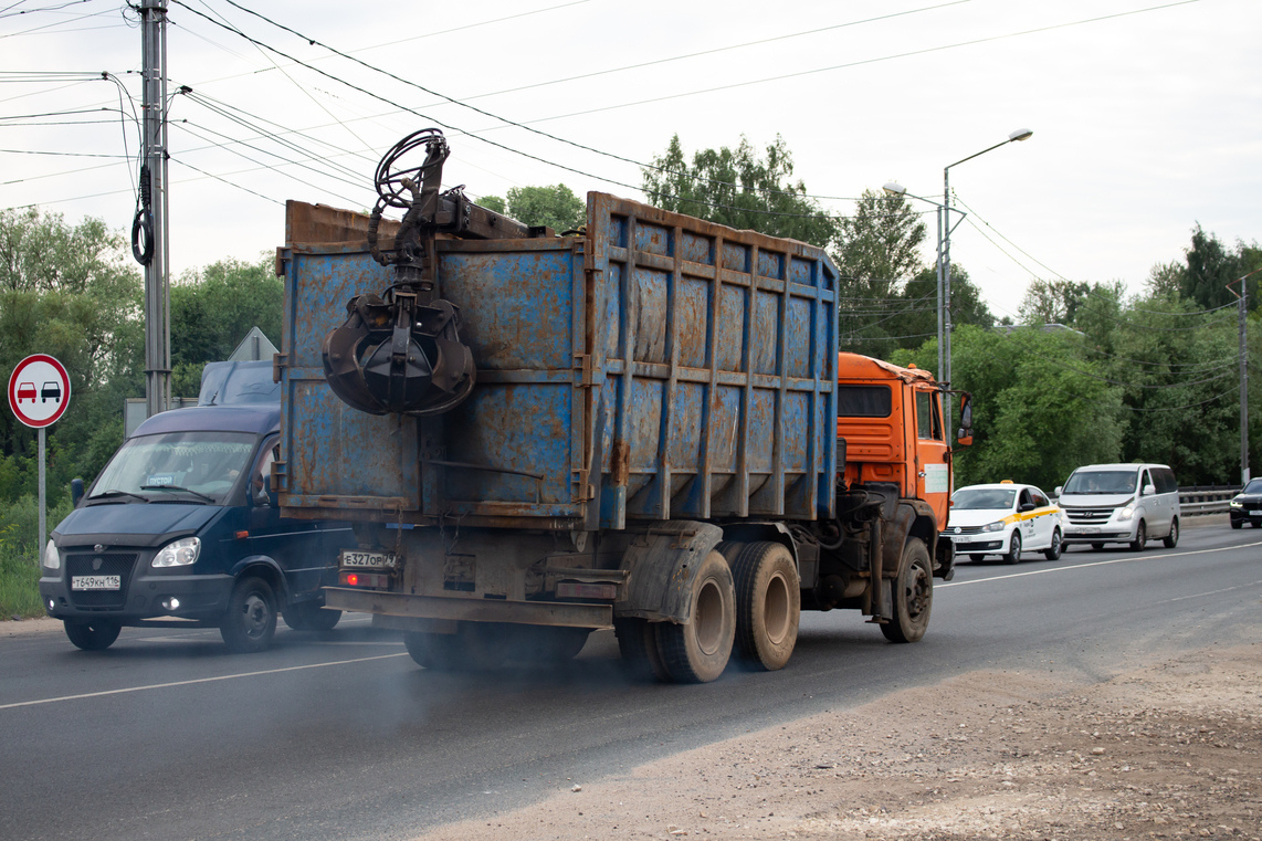 Московская область, № Е 327 ОР 797 — КамАЗ-65115-62