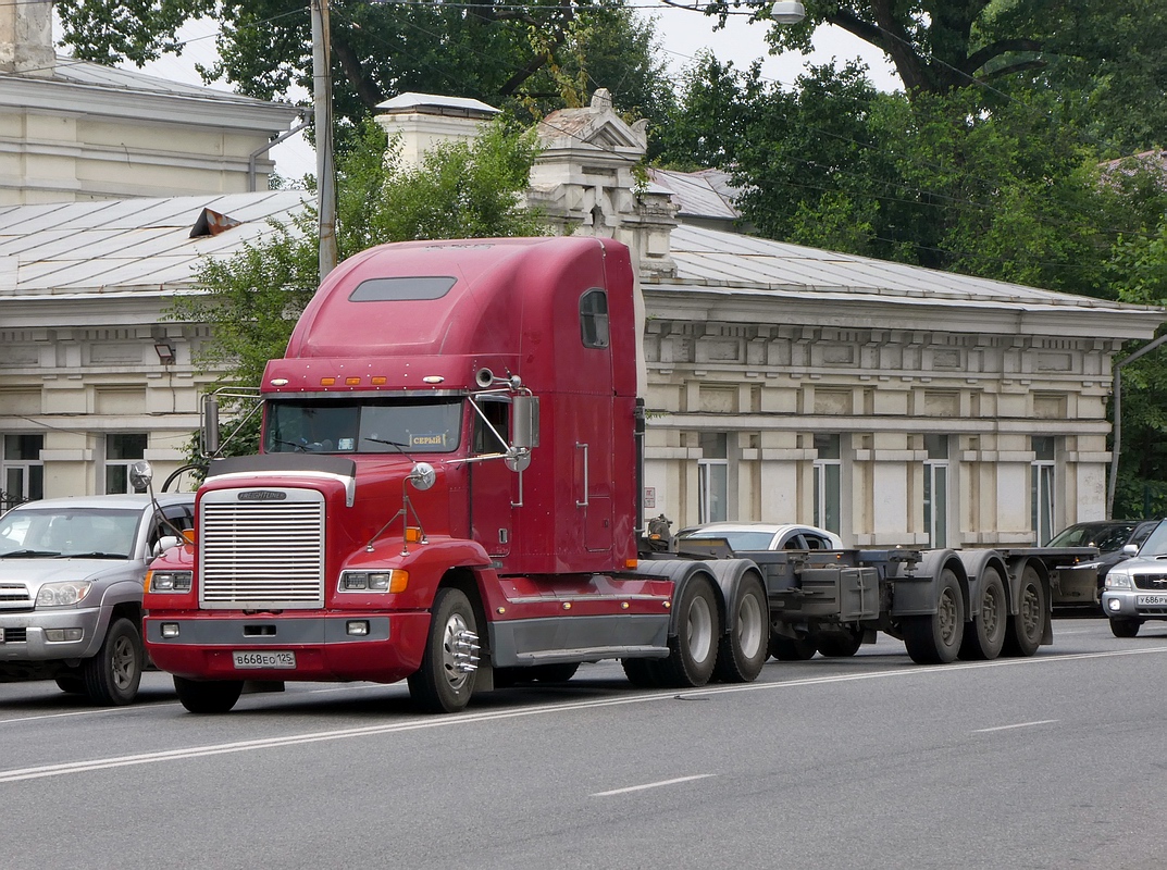 Приморский край, № В 668 ЕО 125 — Freightliner FLD 120