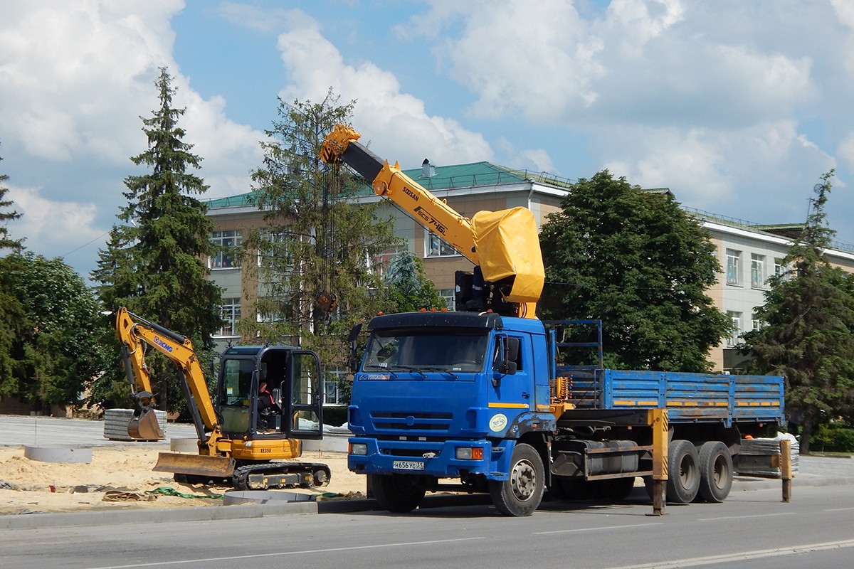 Белгородская область, № 3301 ЕА 31 — XCMG (общая модель); Белгородская область, № Н 656 УС 31 — КамАЗ-65117 (общая модель)