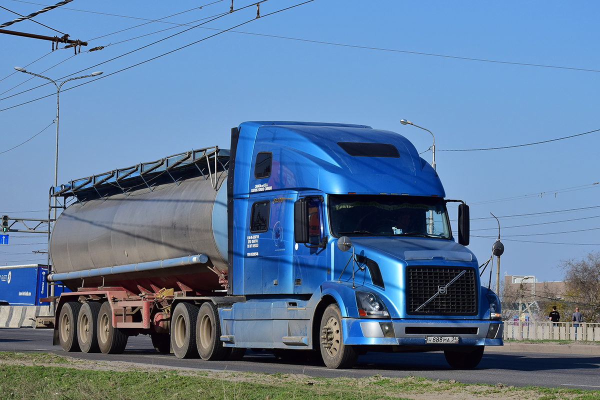 Волгоградская область, № Н 888 МА 34 — Volvo VNL780