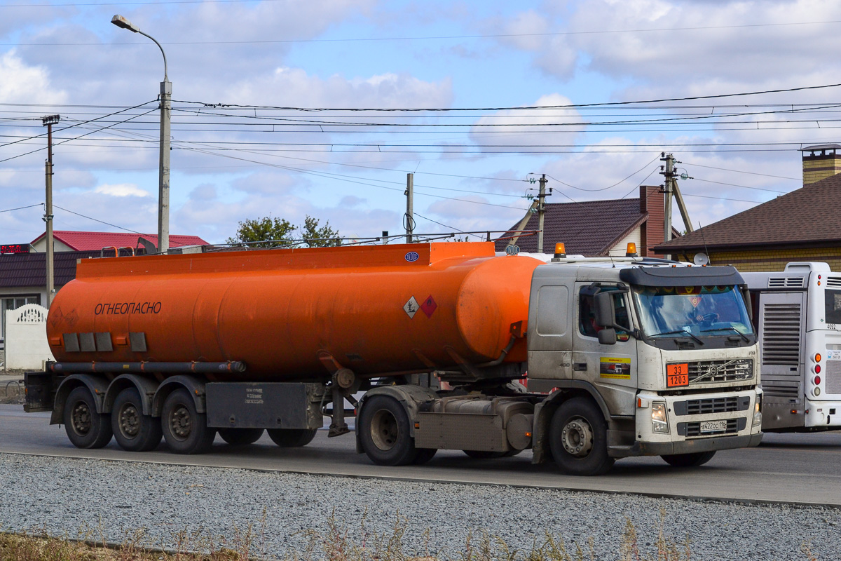 Татарстан, № В 422 ОС 116 — Volvo ('2002) FH12.400