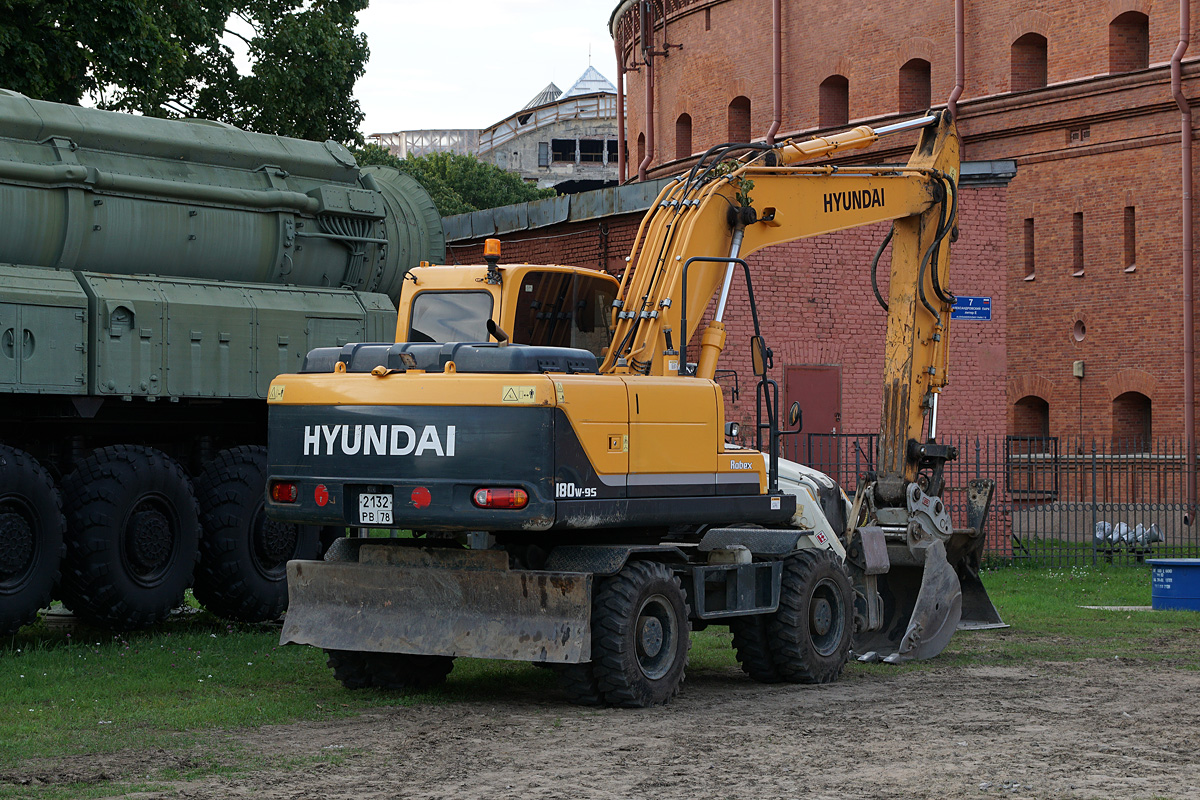 Санкт-Петербург, № 2132 РВ 78 — Hyundai R180W