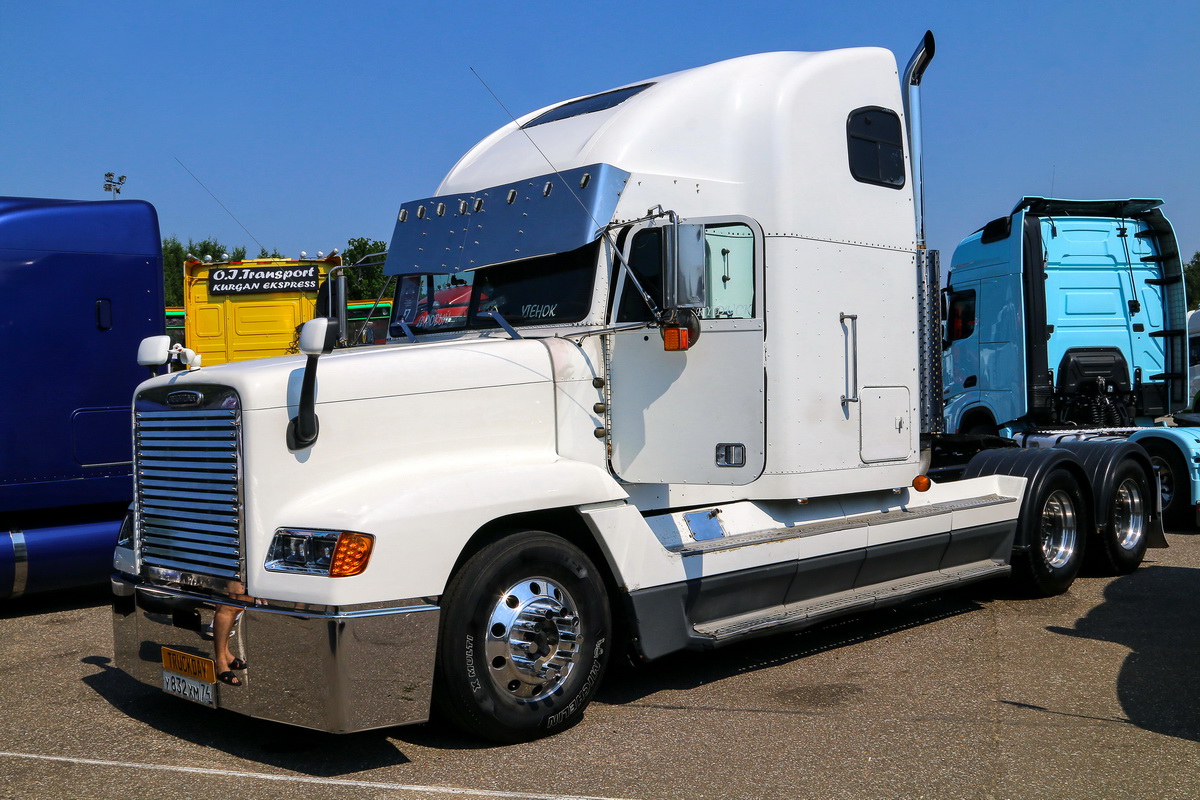 Челябинская область, № У 832 ХМ 74 — Freightliner FLD 120; Московская область — Фестиваль TruckDay 2024 — июнь