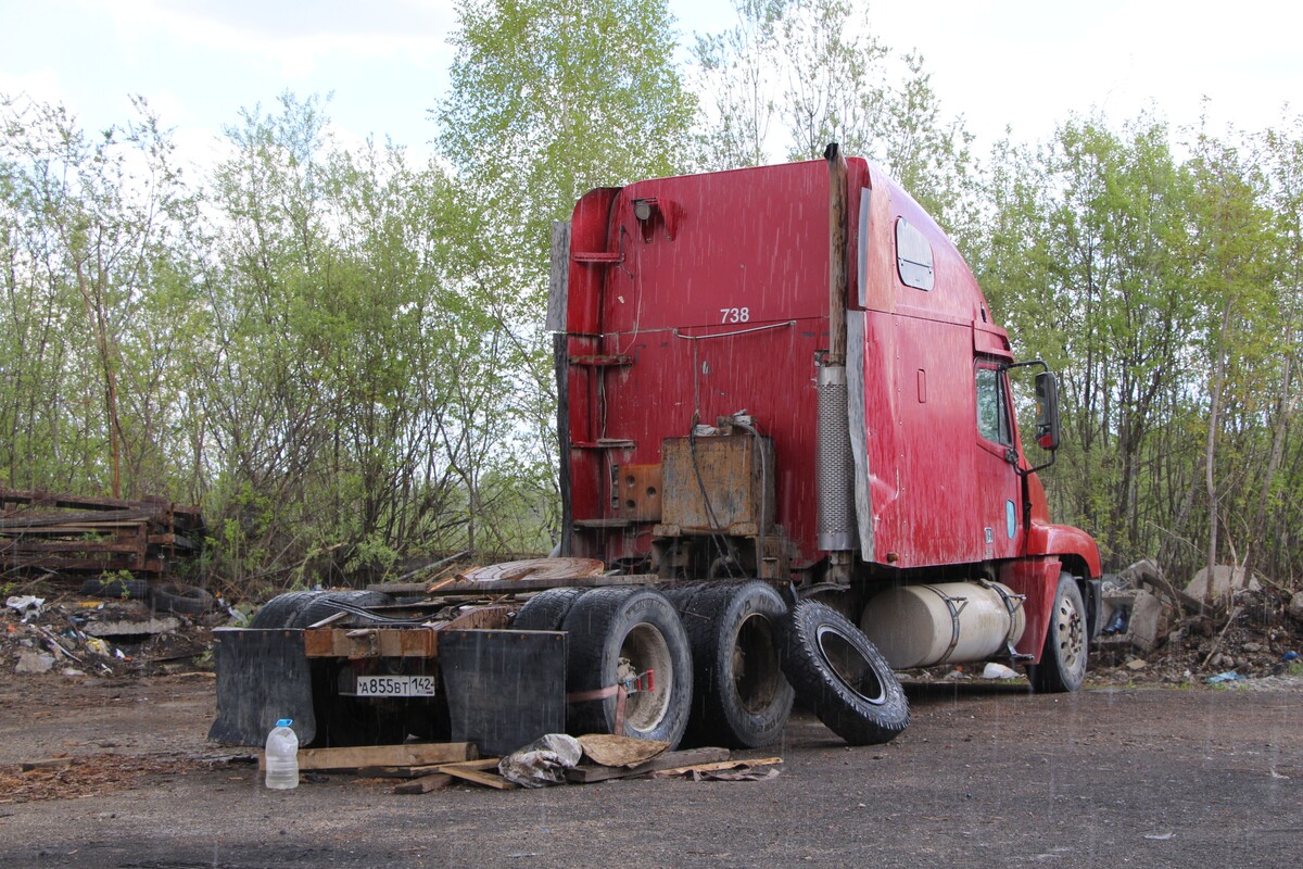 Кемеровская область, № А 855 ВТ 142 — Freightliner Century Class