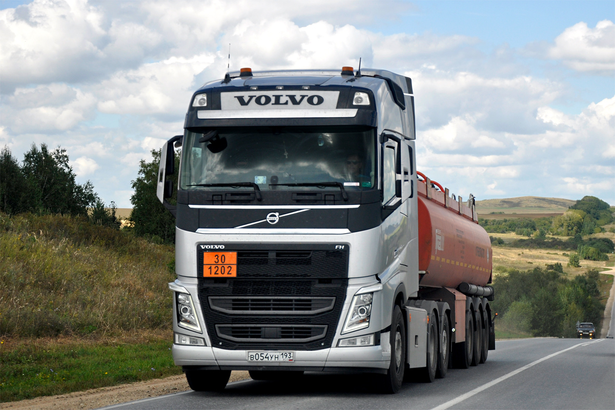 Краснодарский край, № В 054 УН 193 — Volvo ('2012) FH.500