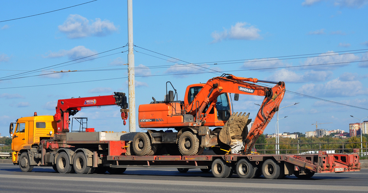 Омская область, № АТ 1766 55 — ЧМЗАП-99064; Омская область, № 4382 МХ 55 — Doosan DX160W