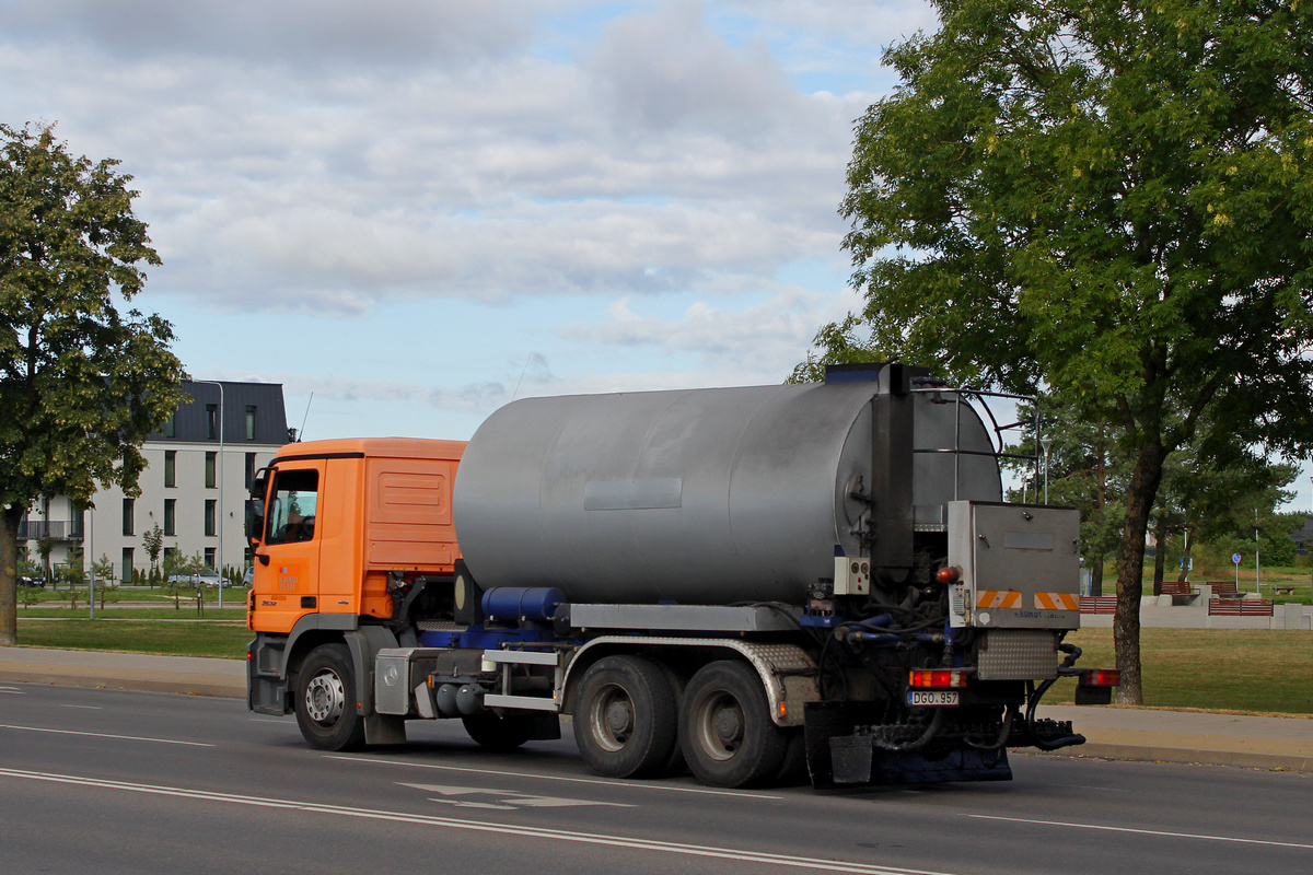 Литва, № DGO 957 — Mercedes-Benz Actros ('2003) 2532