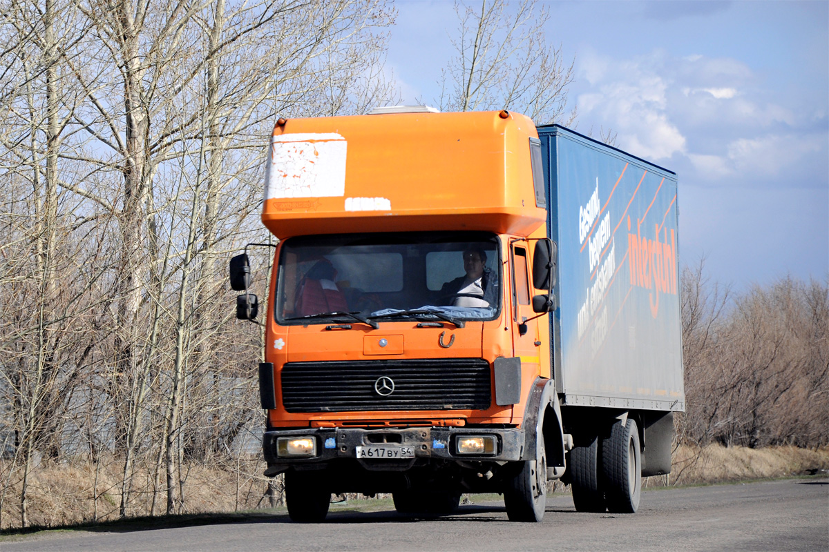 Новосибирская область, № А 617 ВУ 54 — Mercedes-Benz NG (общ. мод.)