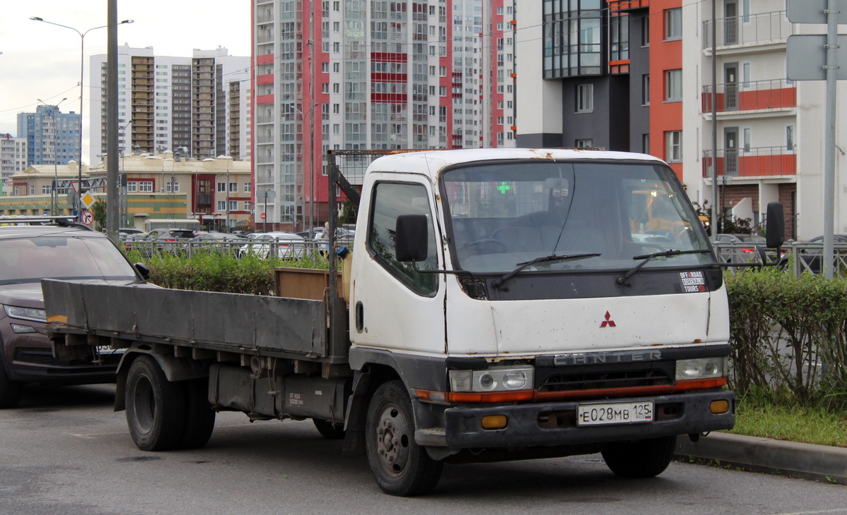 Приморский край, № Е 028 МВ 125 — Mitsubishi Fuso Canter