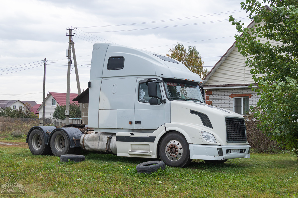 Алтайский край, № Е 406 ВМ 122 — Volvo VNL670