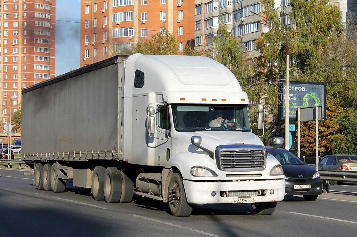 Москва, № Н 225 МЕ 797 — Freightliner Columbia