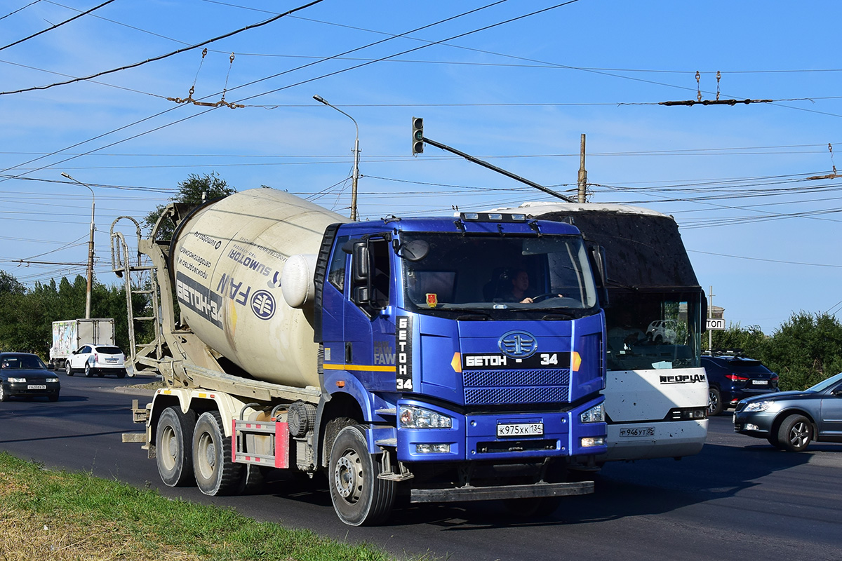 Волгоградская область, № К 975 ХК 134 — FAW J6 CA3310