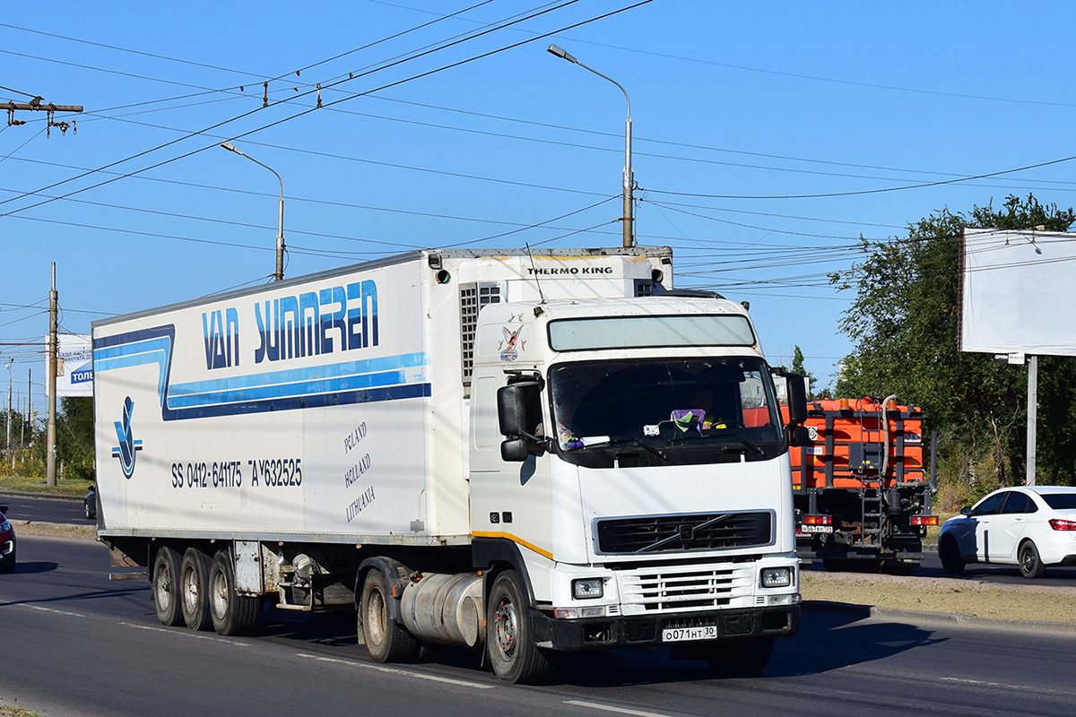 Астраханская область, № О 071 НТ 30 — Volvo ('1993) FH12.420