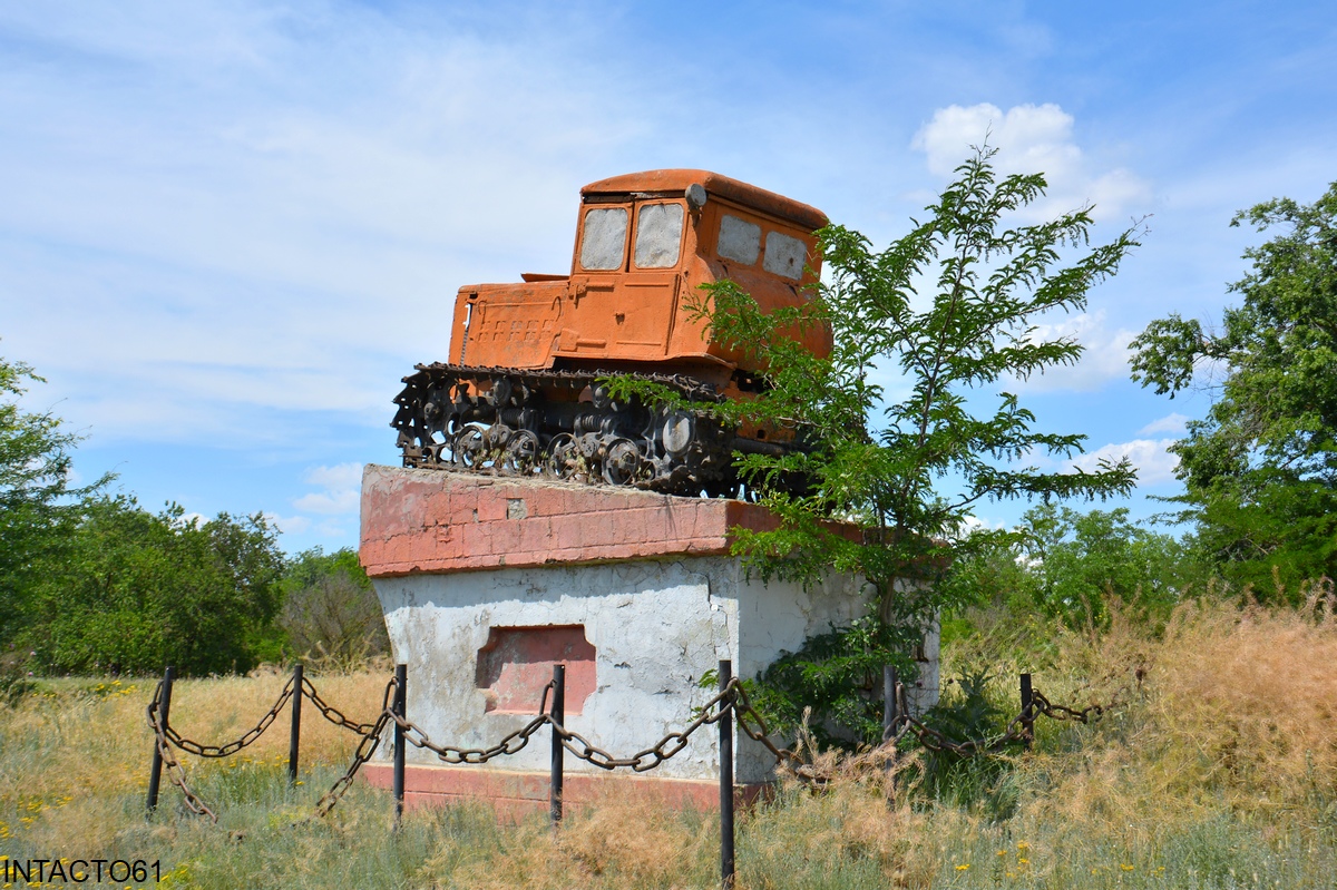 Ставропольский край, № (26) Б/Н СТ 0019 — ДТ-54 (ХТЗ); Техника на постаментах, памятники (Ставропольский край); Ставропольский край — Спецтехника на постаментах