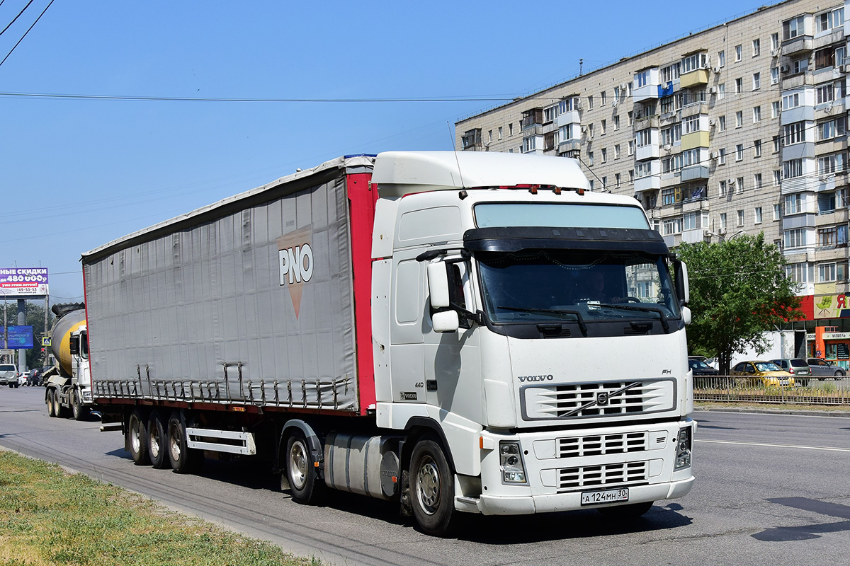 Астраханская область, № А 124 НР 30 — Volvo ('2002) FH12.400