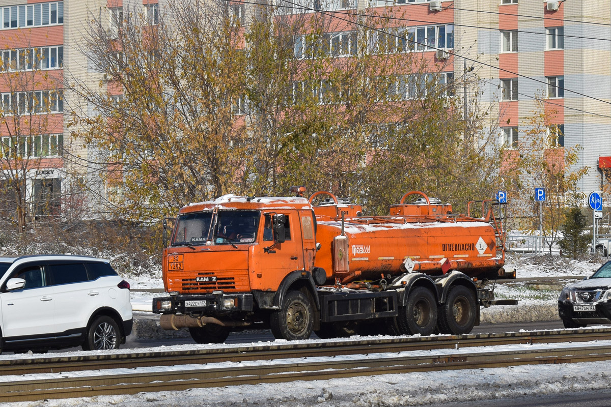 Алтайский край, № Х 422 ЕУ 142 — КамАЗ-53215-15 [53215R]