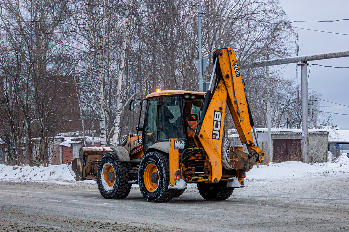 Свердловская область, № 8015 СС 66 — JCB 4CX