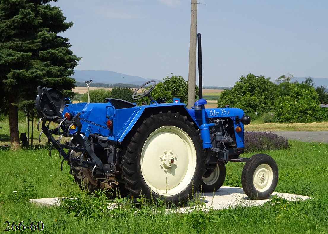 Словакия, № TV 08-35 — Zetor 25, 25K; Техника на постаментах, памятники (Словакия); Словакия — Спецтехника на постаментах