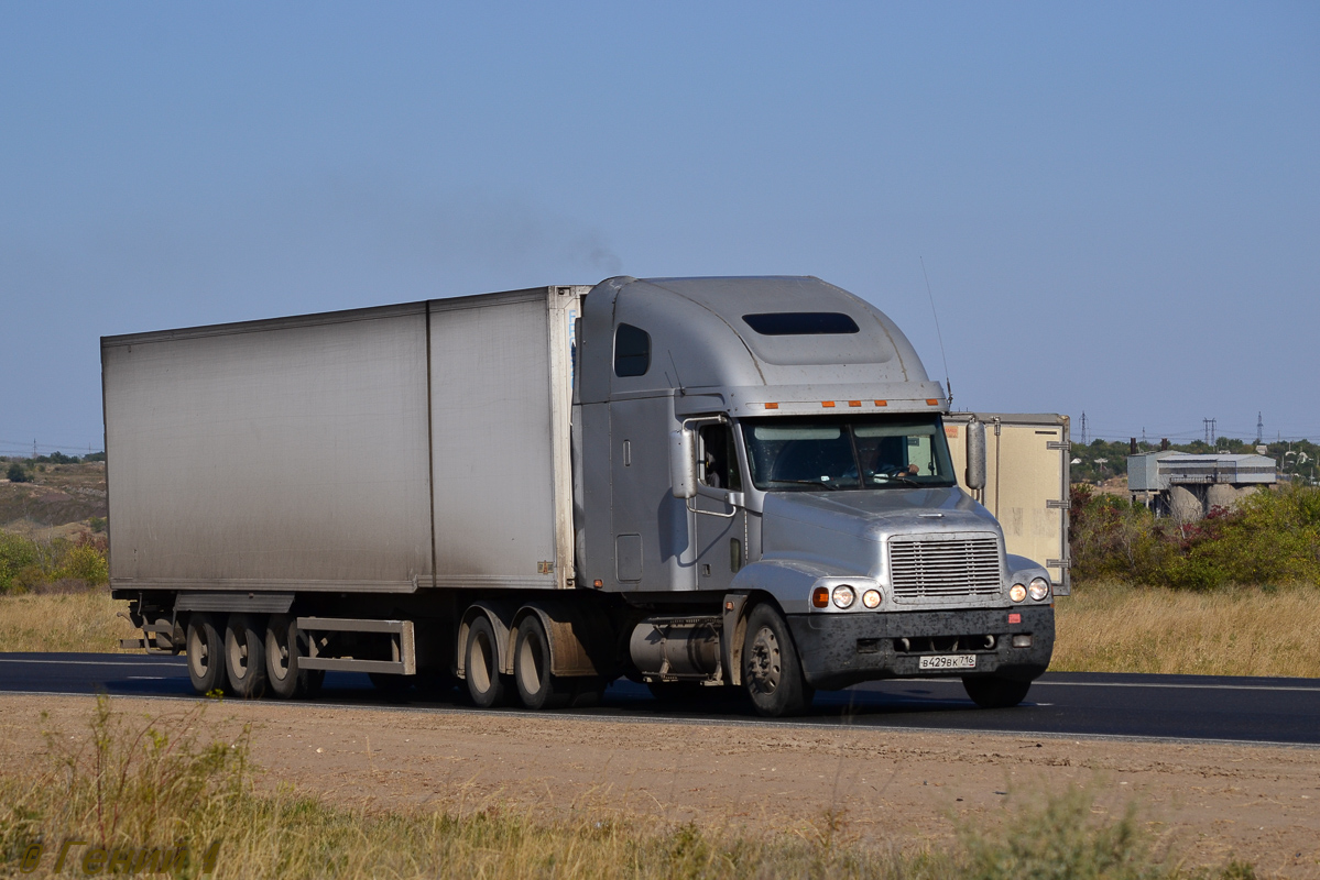 Татарстан, № В 429 ВК 716 — Freightliner Century Class