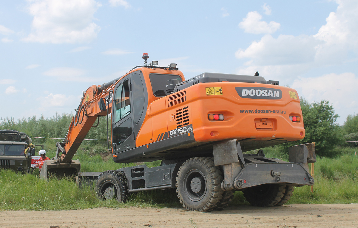 Челябинская область, № 0106 ** 74 — Doosan DX190W; Челябинская область — Спецтехника с нечитаемыми (неизвестными) номерами; Челябинская область — Грузовой триал "Уральский рубеж 2024"